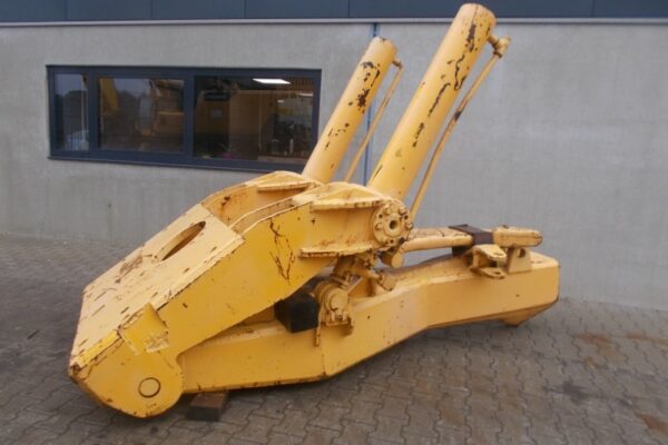 CAT D9 Ripper (1)
