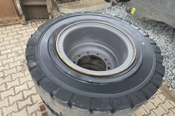 Full rubber tyres (7)