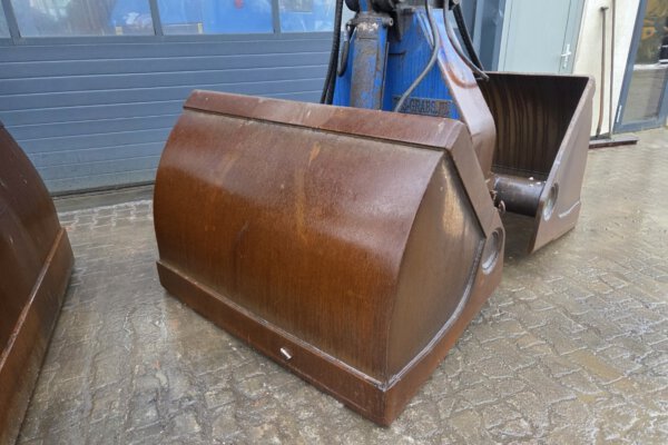 247567 clamshell (3)