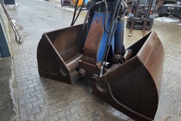 247567 clamshell (4)