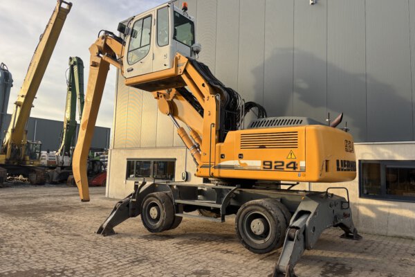 3 Liebherr A924C