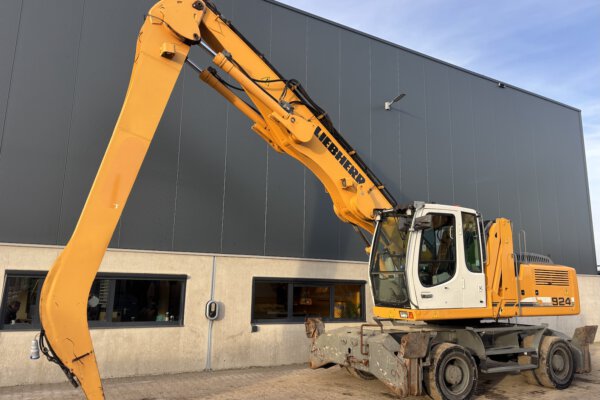 4 Liebherr A924C