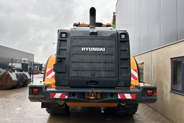 5 Hyundai HL970A