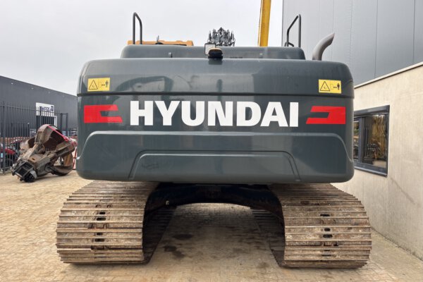 5 Hyundai HX220L