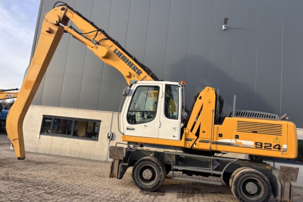 5 Liebherr A924C