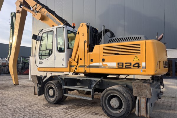 6 Liebherr A924C