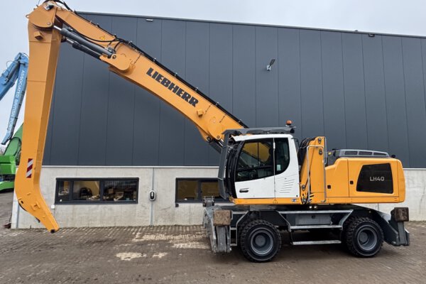 6 Liebherr LH40