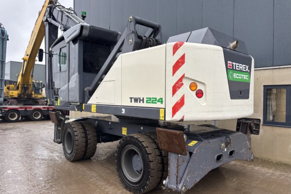 7 Terex TWH224