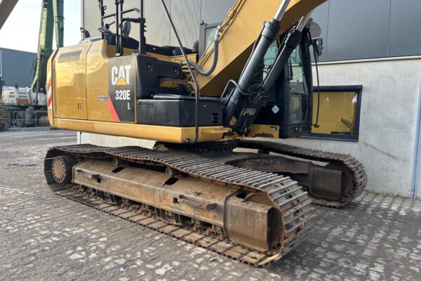 8 CAT 320EL