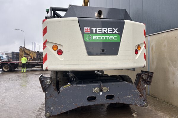 8 Terex TWH224