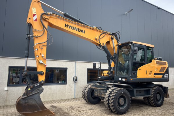 1 Hyundai HW180