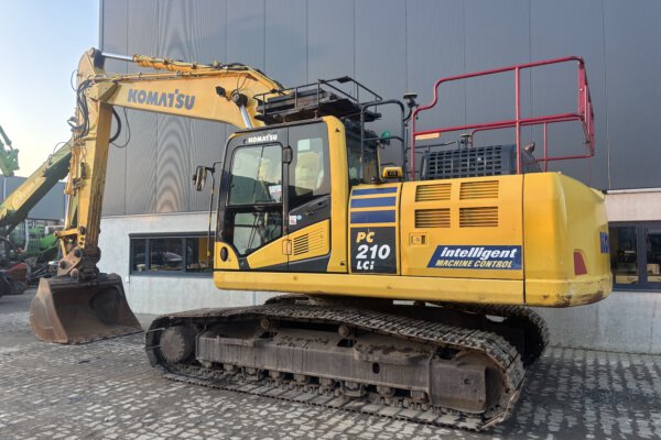 2 Komatsu PC210LCi-11