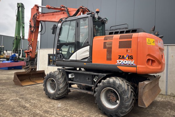 3 Hitachi ZX170W-6