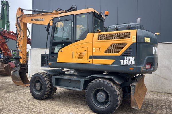 3 Hyundai HW180