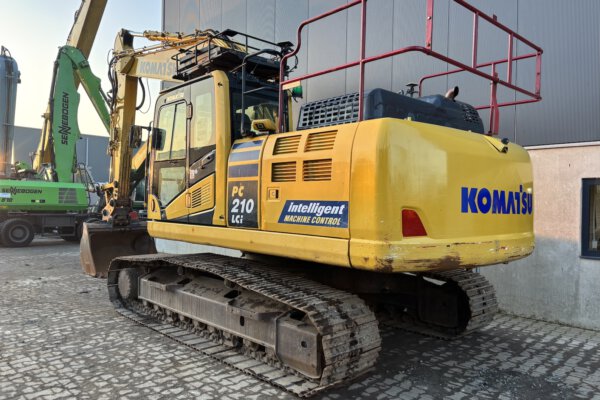 3 Komatsu PC210LCi-11
