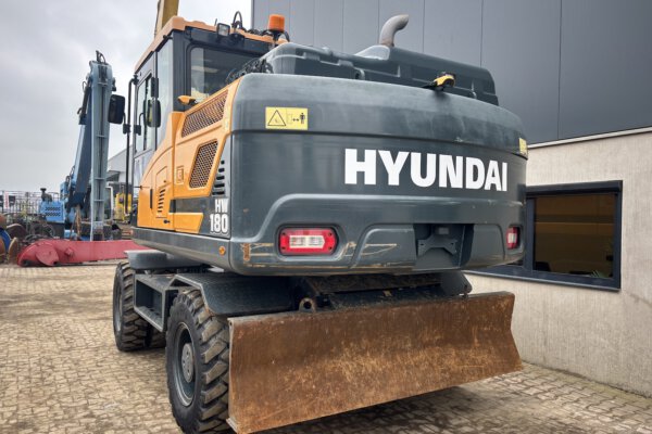4 Hyundai HW180