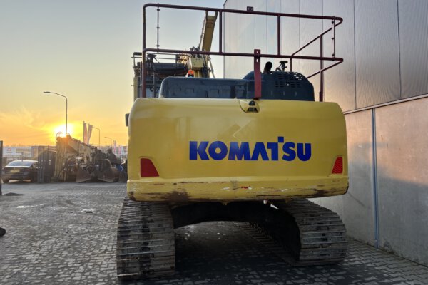 4 Komatsu PC210LCi-11