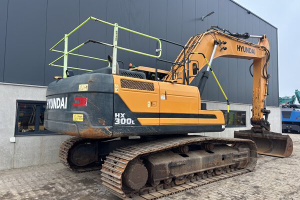 5 Hyundai HX300L