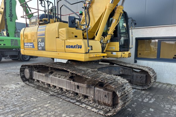 6 Komatsu PC210LCi-11