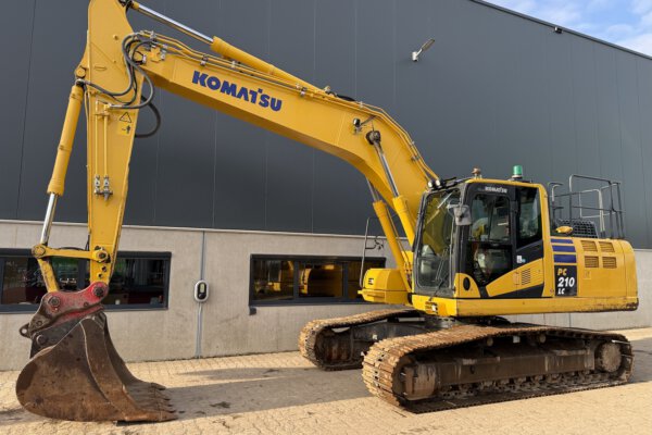 1 Komatsu PC210LC-11E0