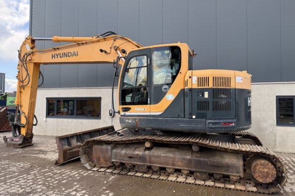 2 Hyundai Robex 235LCR-9A
