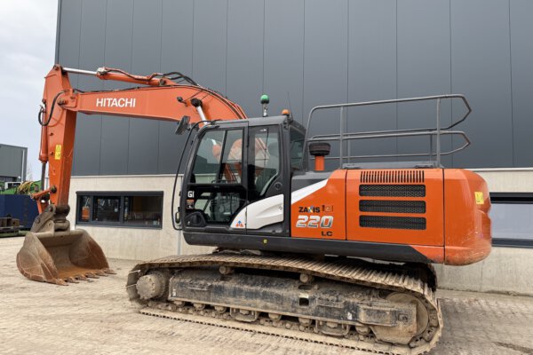3 Hitachi ZX220LC-GI