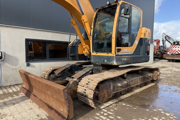 3 Hyundai Robex 235LCR-9A