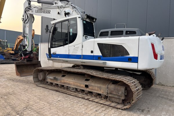 3 Liebherr R924