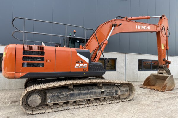 4 Hitachi ZX220LC-GI
