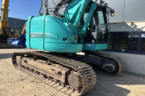 4 Kobelco SK230SRLC-3