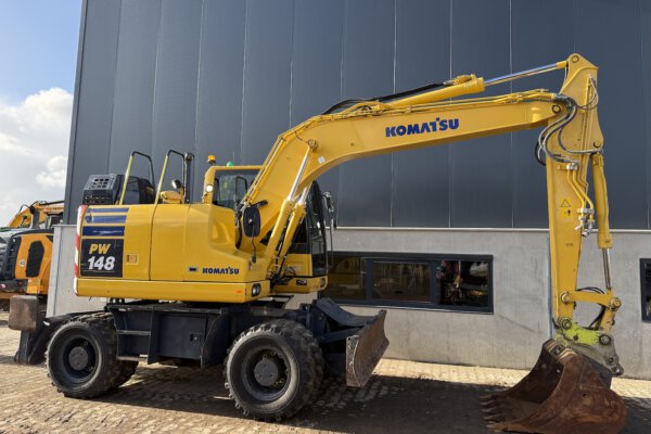 4 Komatsu PW148-11