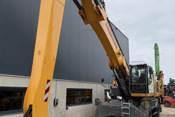 4 Liebherr LH40 M