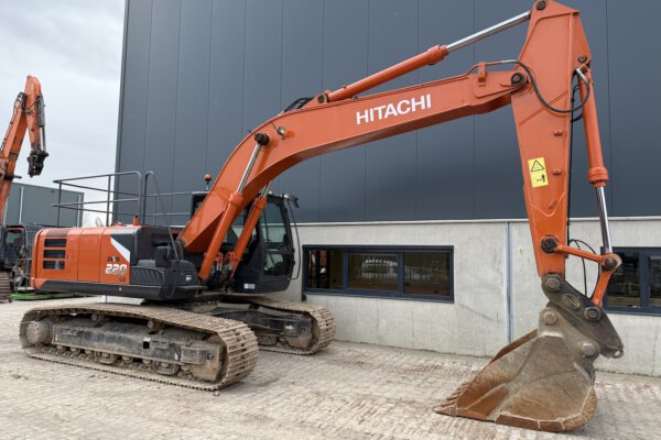 5 Hitachi ZX220LC-GI