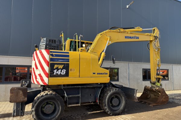 5 Komatsu PW148-11