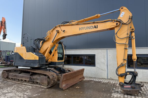 6 Hyundai Robex 235LCR-9A