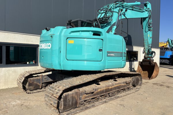 6 Kobelco SK230SRLC-3