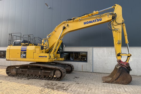 6 Komatsu PC210LC-11E0