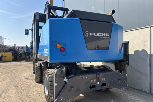 7 Fuchs MHL320F