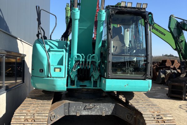 7 Kobelco SK230SRLC-3
