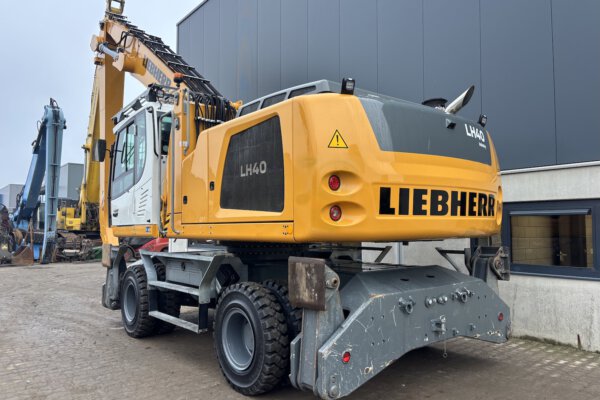 8 Liebherr LH40