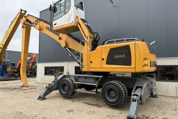 9 Liebherr LH40 M