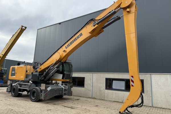9.3 Liebherr LH40 M