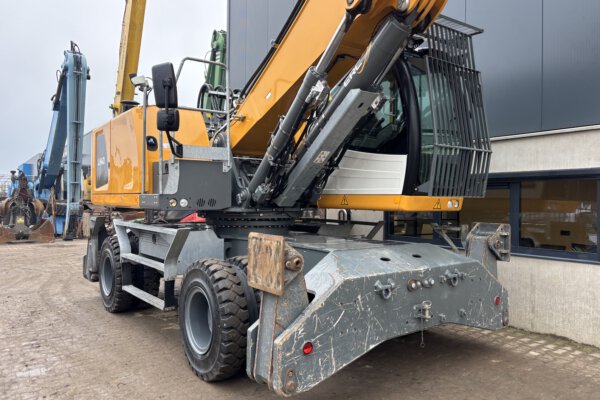 9.4 Liebherr LH40
