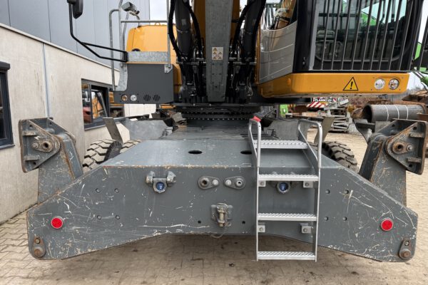 Undercarriage 3