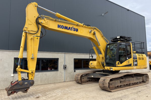 1 Komatsu PC240LC-11