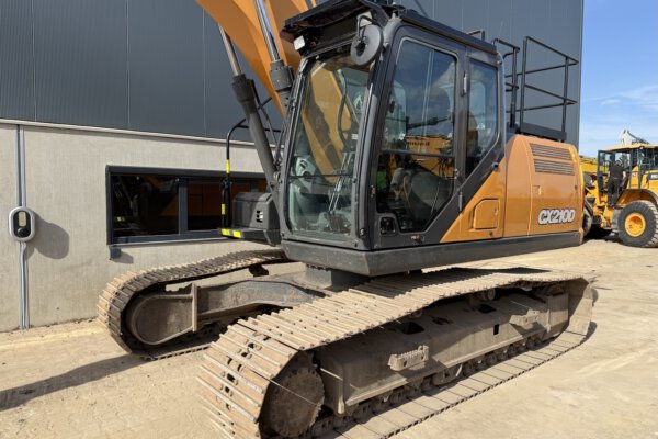 2 Case CX210D