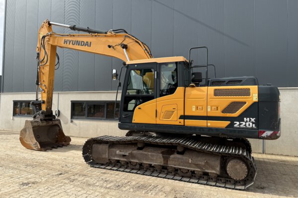 2 Hyundai HX220L