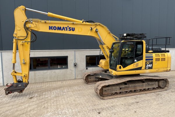 2 Komatsu PC240LC-11
