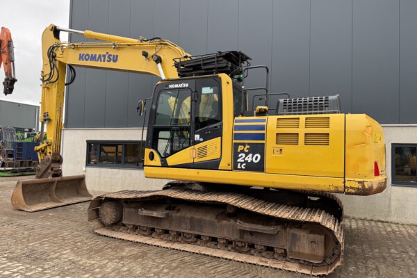 3 Komatsu PC240LC-11E0