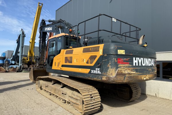 4 Hyundai HX330A